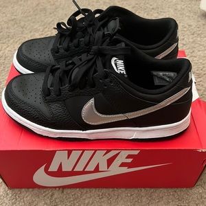 Nike dunk low ( Grade-school)